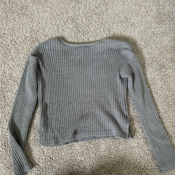 Gray Ribbed Cropped V-Neck Sweater - Picture 2 of 5